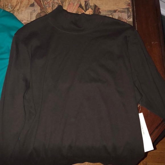 Two sweaters - Picture 2 of 4